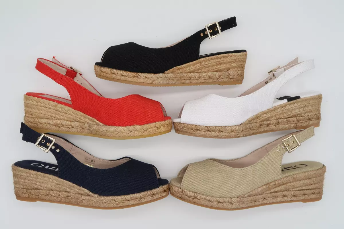 Alpargata abierta de lona cuña media y tira al talón | 57 gaimo blanco rojo negro azul marino beige