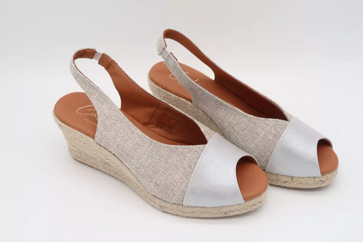 Alpargata cuña alta abierta y metalizada con tira al talon | 41 