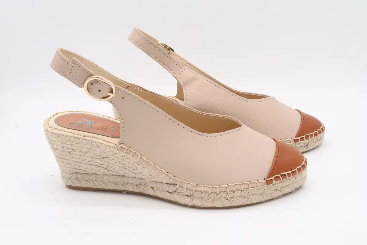 Alpargata de piel cuña alta con tira al talón regulable y puntera marrón | 65 