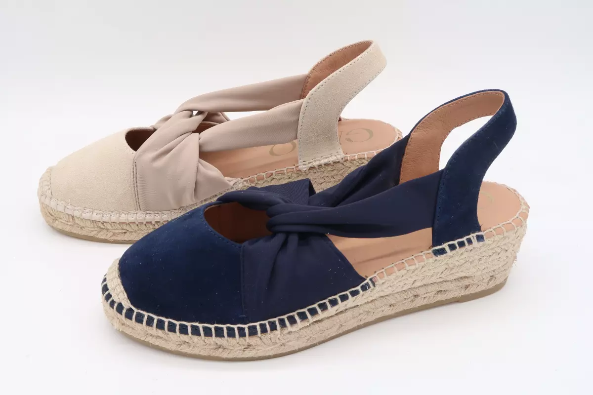 Alpargata de piel cuña media con adorno elástico 68 gaimo azul marino beige merry