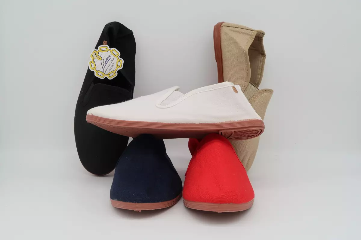 Zapatilla Kunfú cerrada plana con gomas | 23 negro azul marino rojo blanco beige la cadena clásicos
