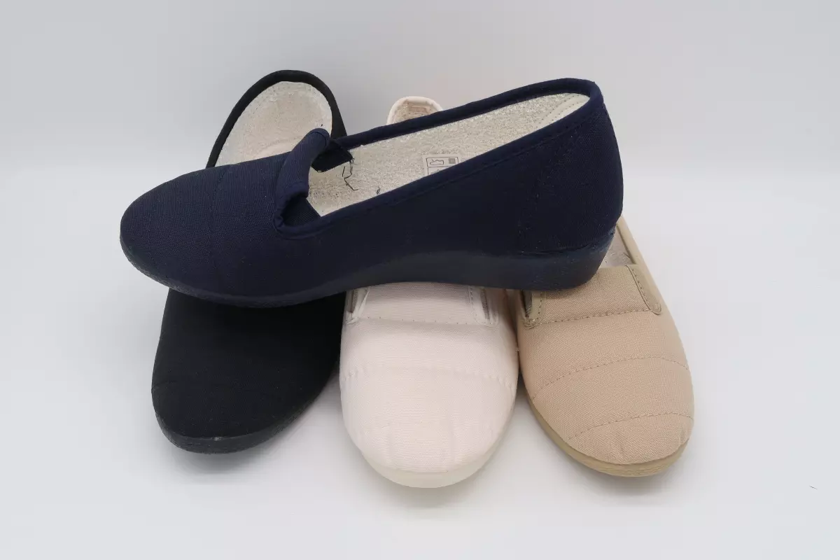 Zapatilla de  señora con gomas con cuña | 20 