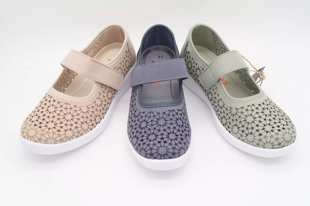 Zapato ultraligero con velcro y plantilla de descanso. Ancho y cómodo | 56 cutillas 38470 beige azul menta