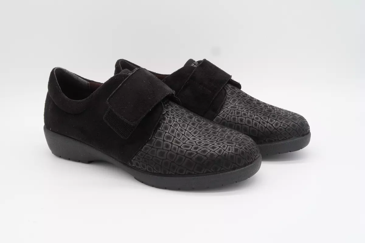 Zapatilla pie delicado con velcro 38 