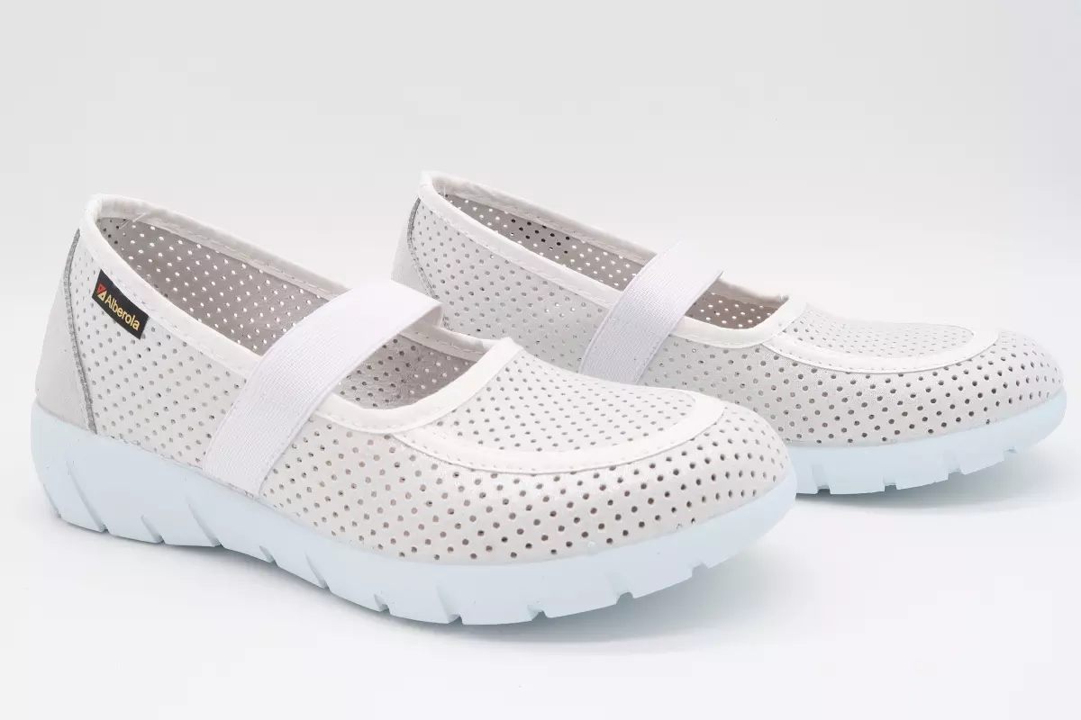 Zapato cerrado con goma y tejido delicado | 28 