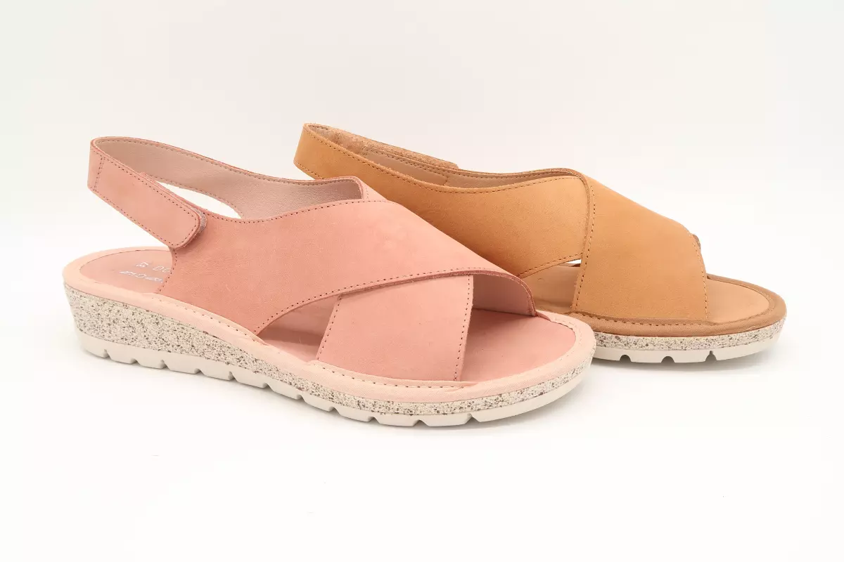 Zapato abierto regulable con velcro y con cuña | 51 cutillas beige rosa 35410