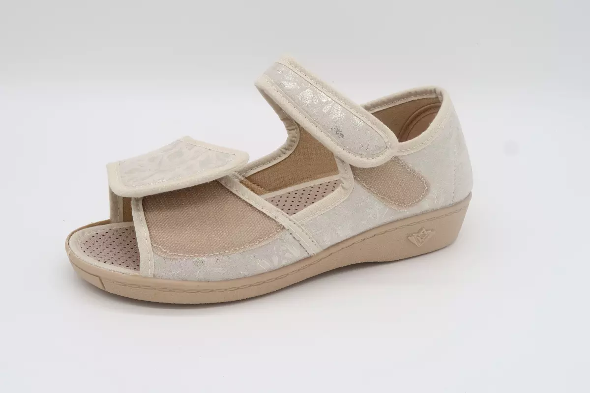 Zapatilla pies delicados dedos abiertos y velcro | 26 alberola beige