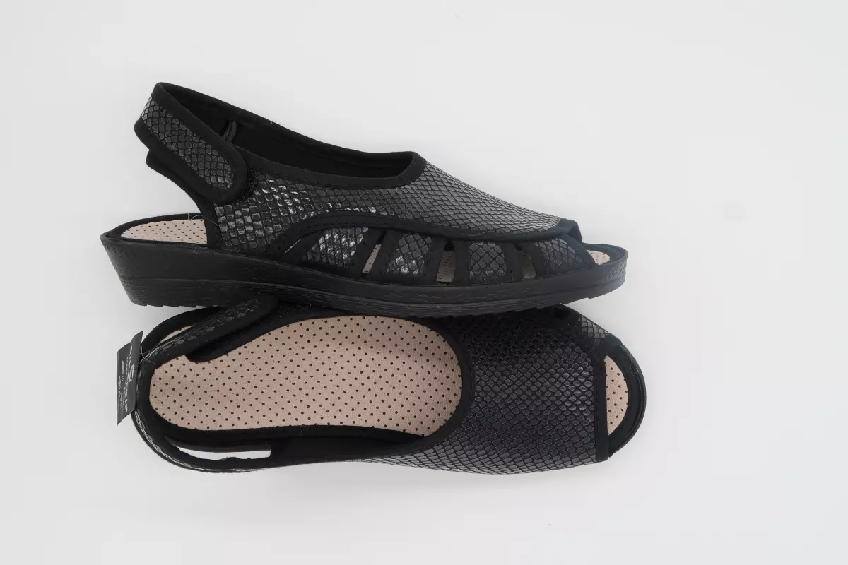 Zapatilla pies delicados dedos abiertos | 23 alberola negro