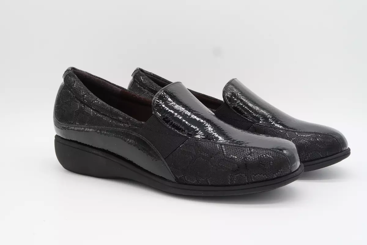 Zapato pie delicado con cuña y gomas elásticas 78 