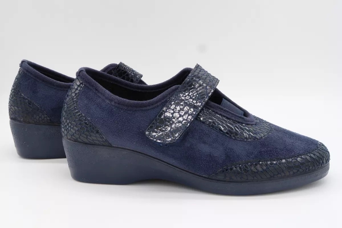Zapatilla de vestir señora con velcro,goma y cuña | 22 