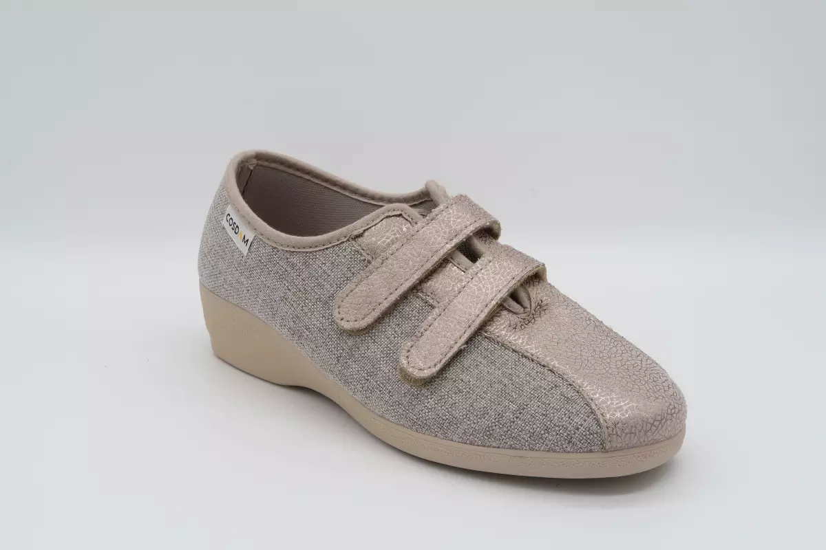 Zapatilla con cuña y dos velcros | 22 
