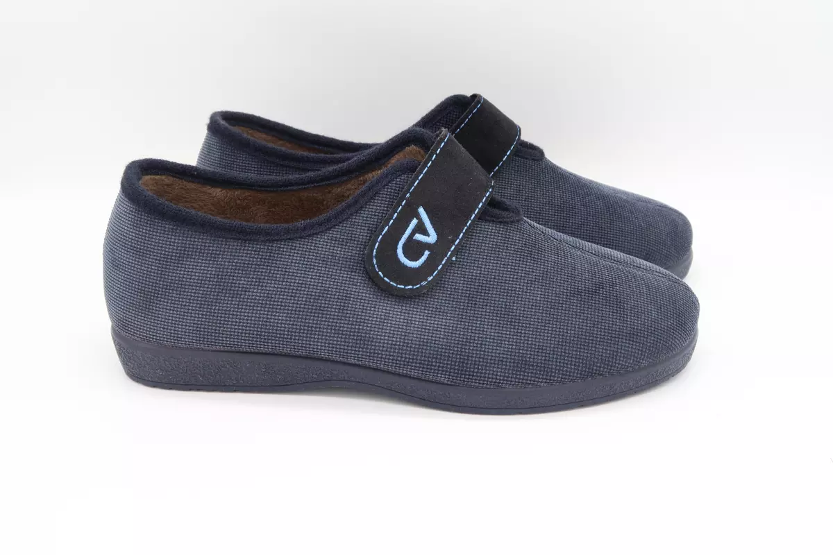 Zapatilla cerrada con velcro regulable | 27 9009 azul cabrera