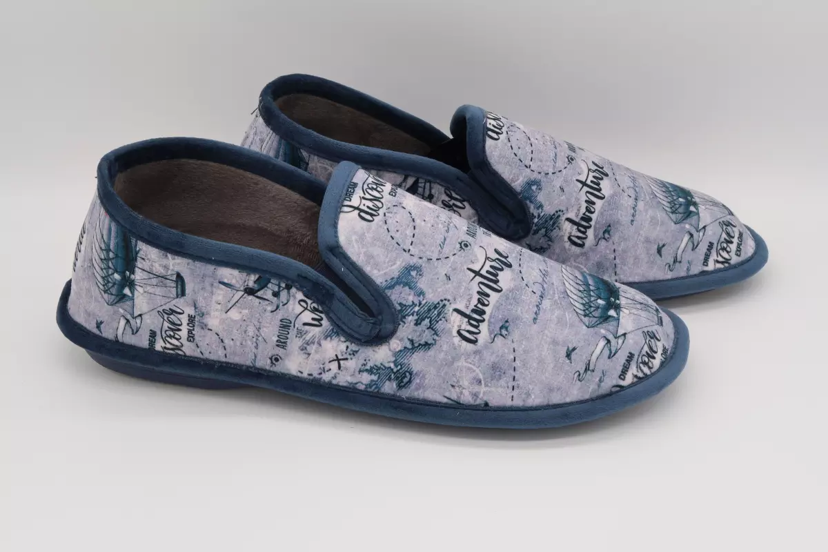 Zapatilla cerrada plantilla relax dibujo aventura | 30 