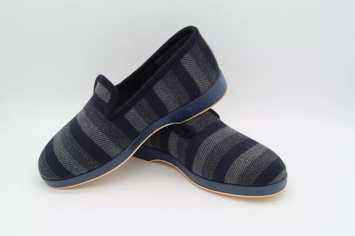 Zapatilla cerrada suela gruesa estampada | 17 