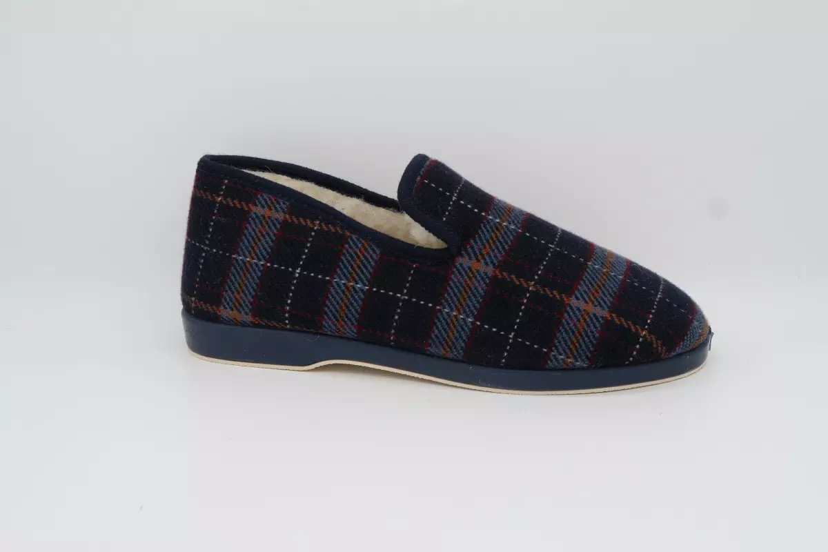 Zapatilla de casa cerrada de cuadros azul con forro de lana 16 