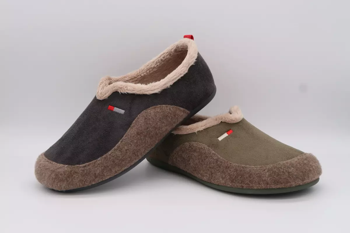 Zapatilla de casa cerrada horma ancha | 27 verde kaki gris cabrera