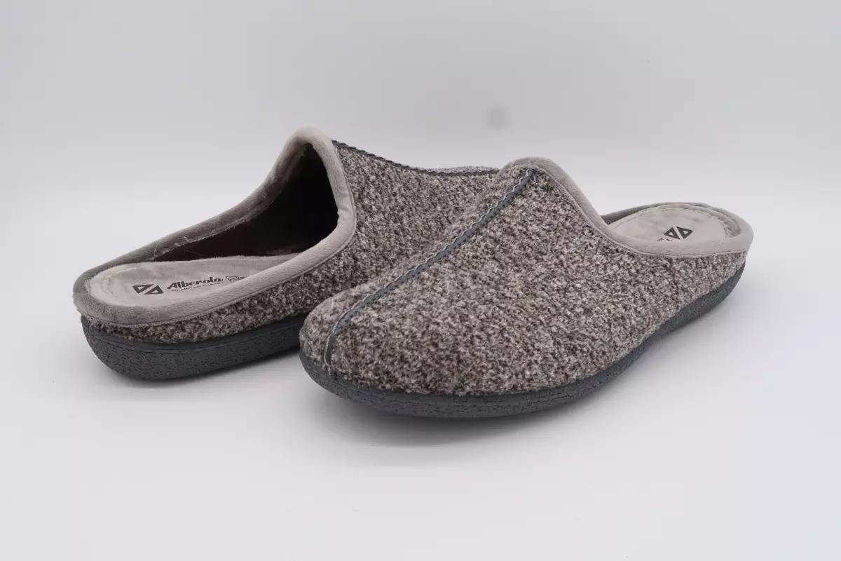 Zapatilla destalonada gris suela recia | 22 