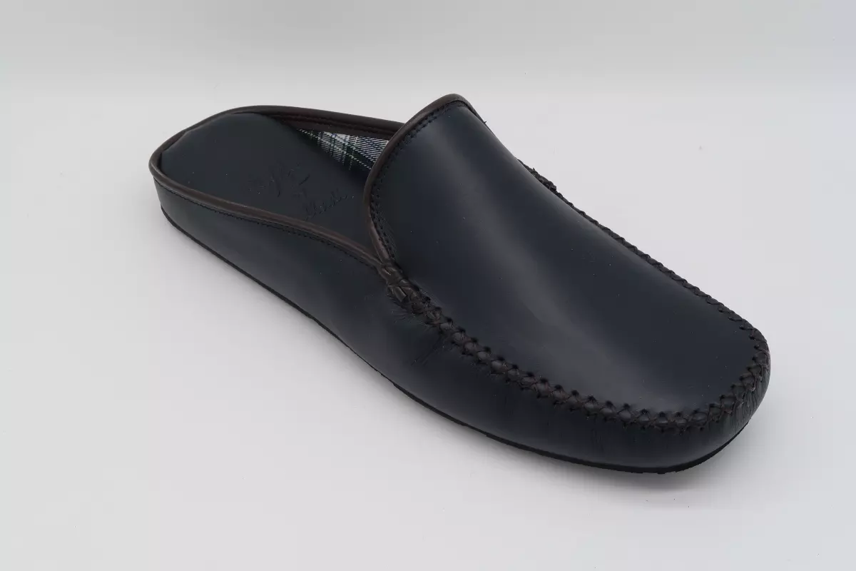 Zapatilla de casa  de piel destalonada con suela de goma | 58 