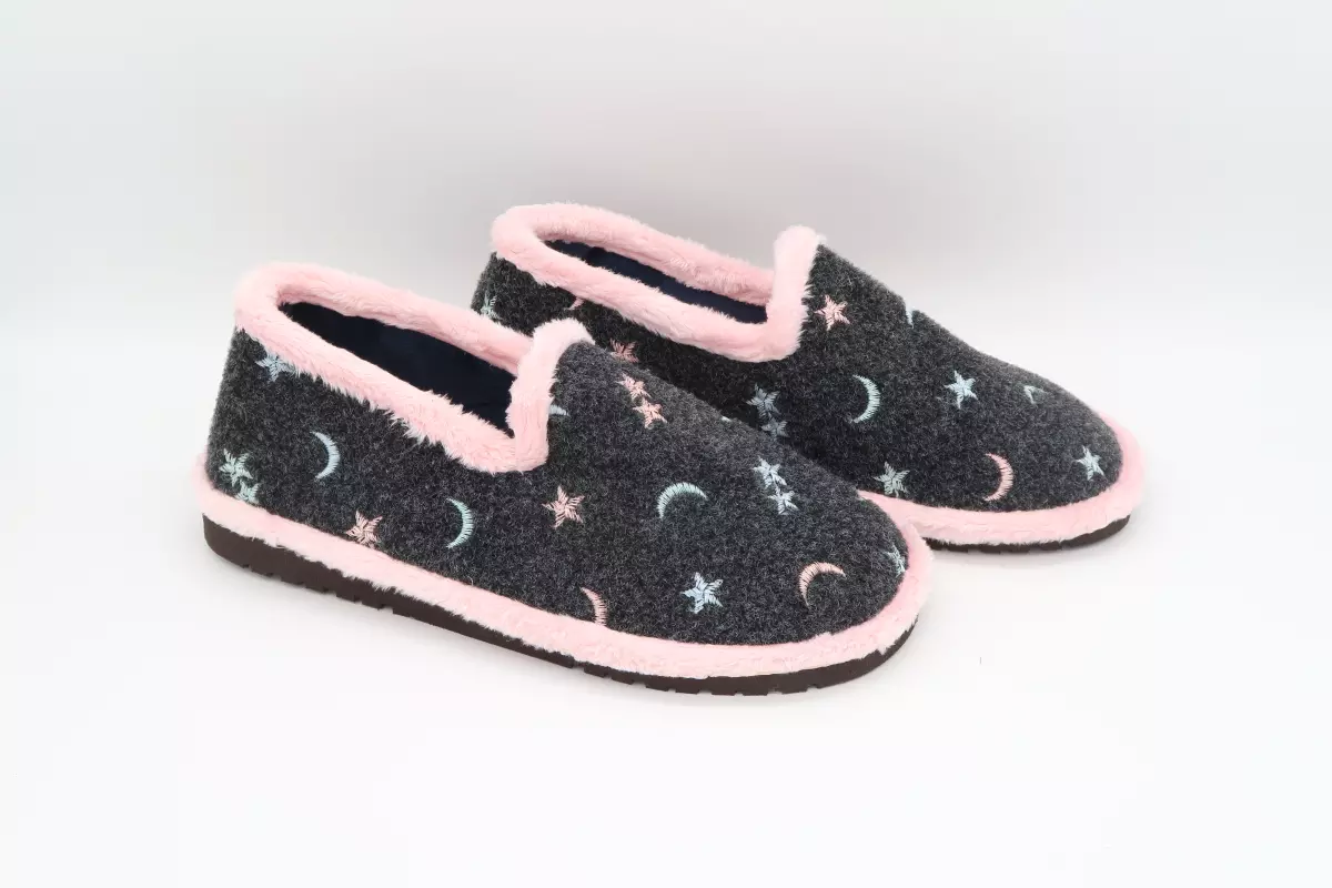 Zapatilla cerrada con suela ultraligera, estampada | 27 