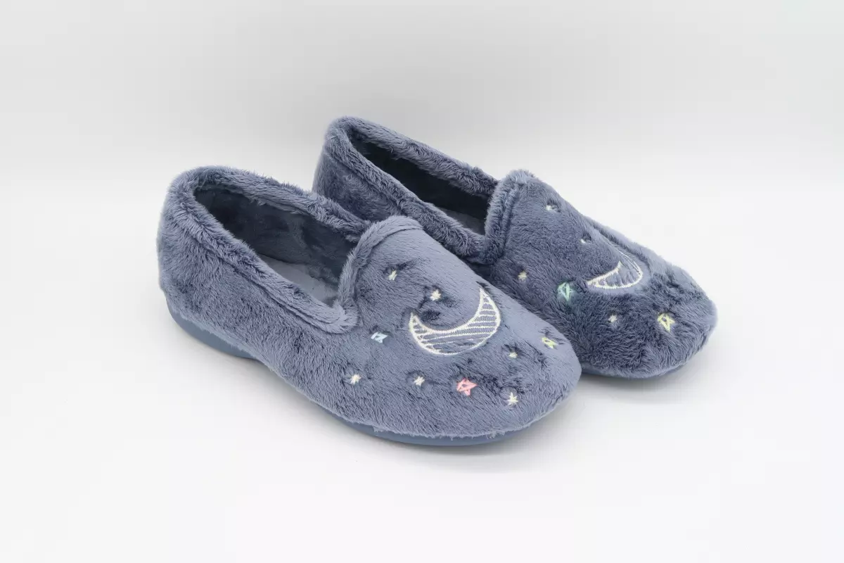 Zapatilla cerrada horma ancha estampada luna | 24 
