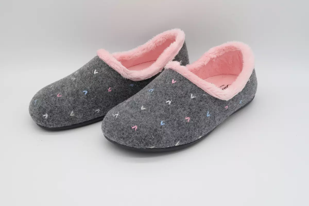 Zapatilla cerrada plantilla extraíble y horma ancha | 25 