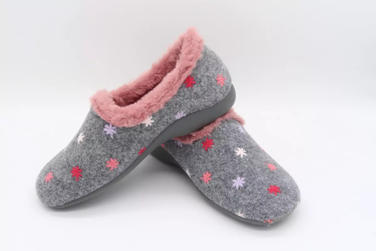 Zapatilla cerrada plantilla extraible estrellas | 28 