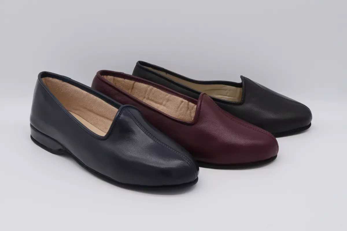 Zapatilla de casa de piel cerrada | 52 azul negro burdeos