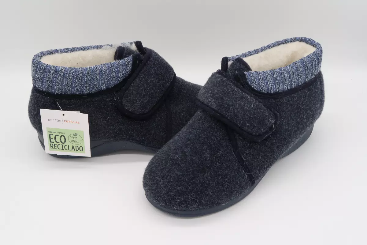 Zapatilla tipo bota con velcro y borrego | 29 