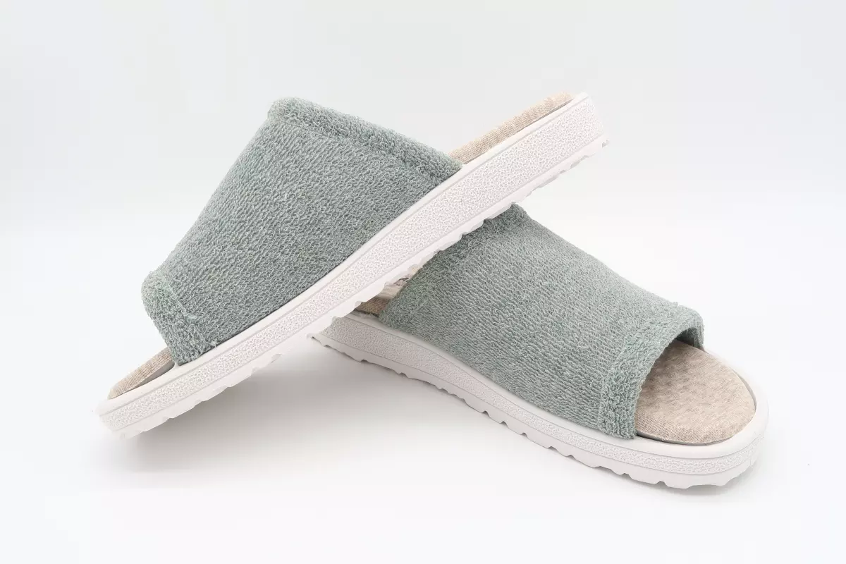 Zapatilla abierta de felpa con plantilla de descanso 27 80010 plumaflex verde