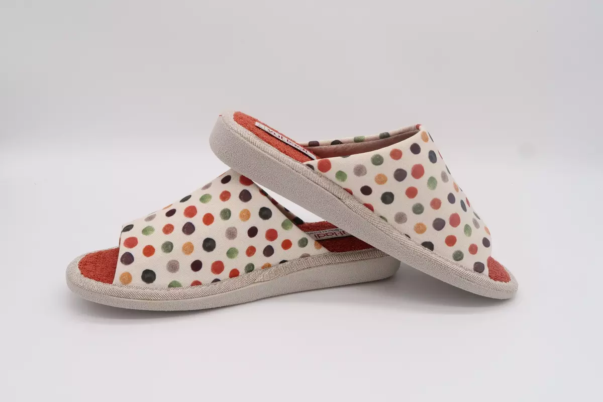 Zapatilla de casa abierta estampado topos con suela ultraligera | 23 teja beige