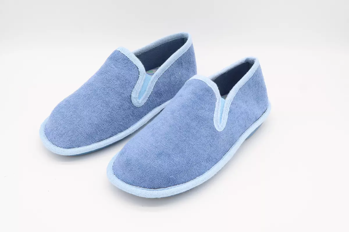 Zapatilla de casa cerrada con plantilla de descanso | 25 