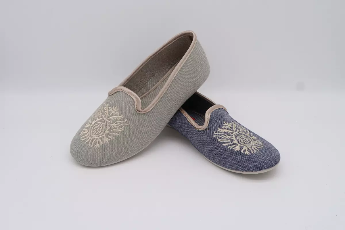Zapatilla de casa cerrada. Dibujo escudo | 18 azul marino kaki Norteñas