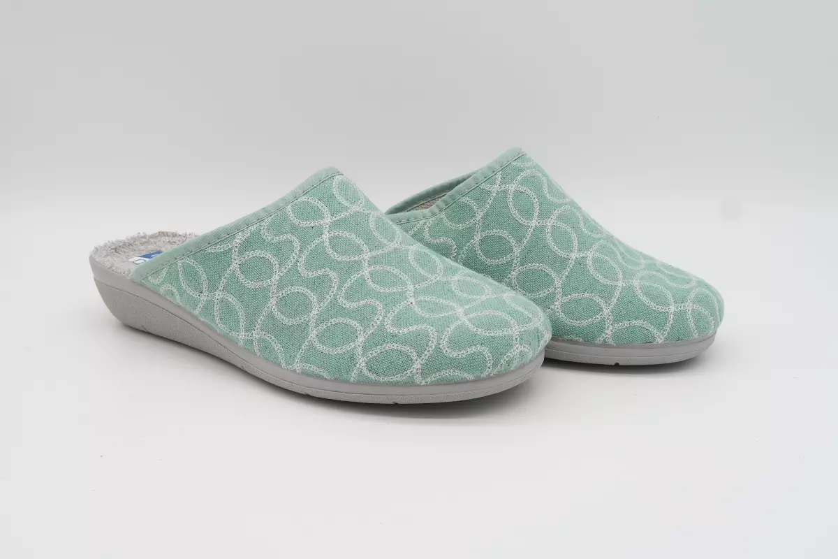 Zapatilla de casa destalonada con cuña estampada 18 muro