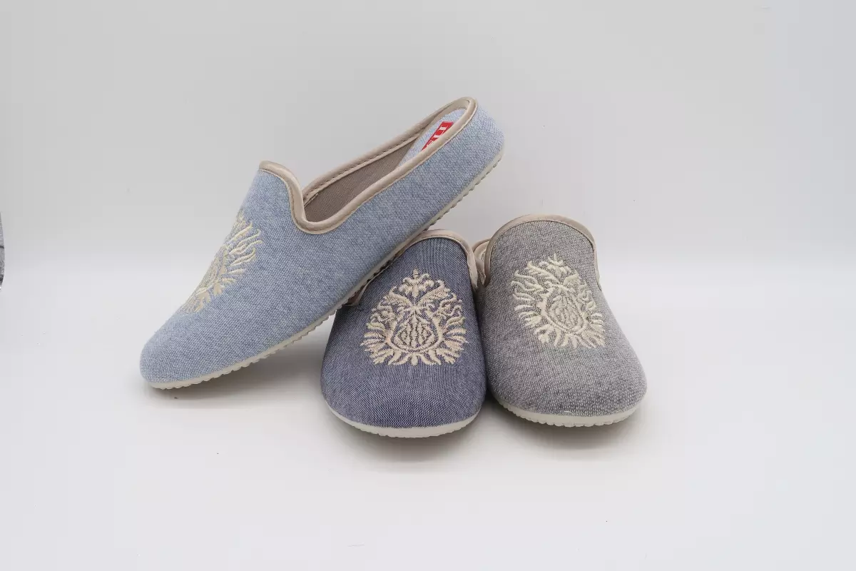 Zapatilla de casa destalonada estampado de escudo | 19 norteñas 1098025 