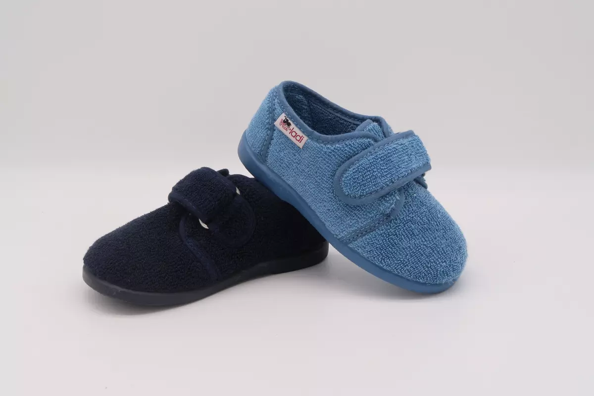 Zapatilla de casa infantil cerrada con velcro 22 
