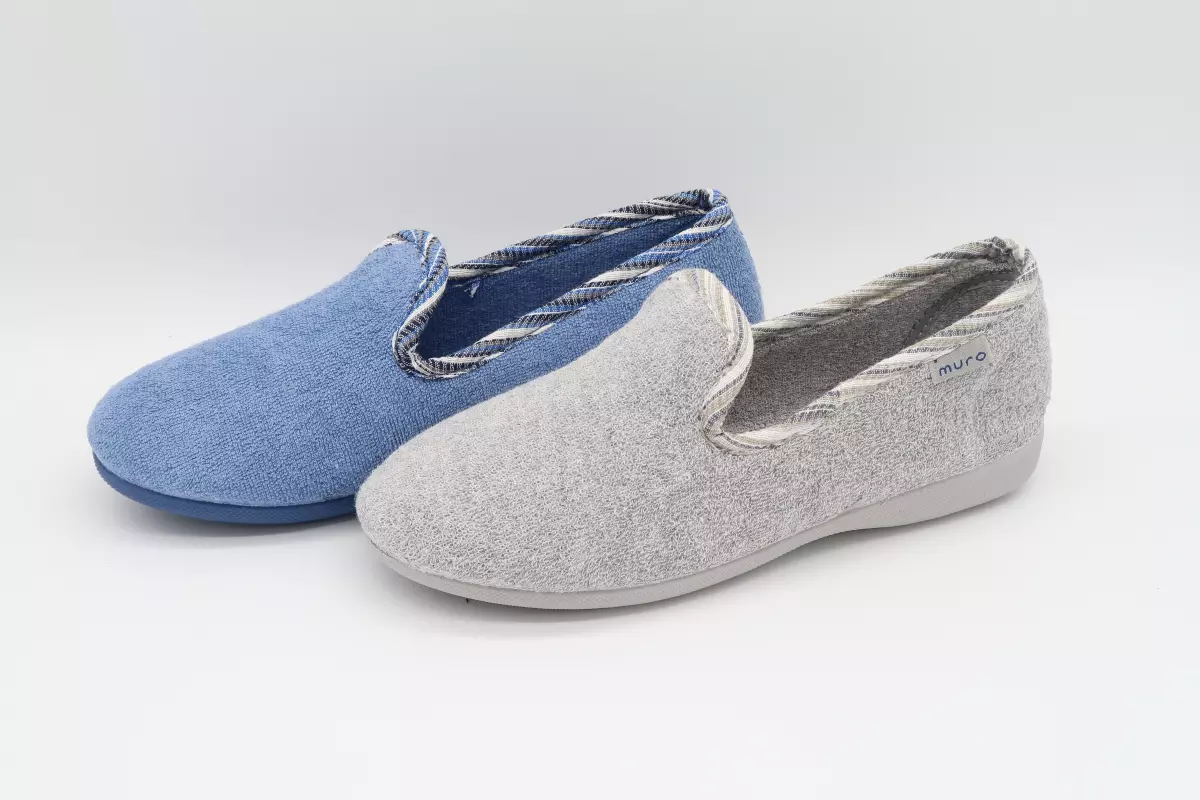 Zapatilla de felpa cerrada | 16 gris azul 404 muro