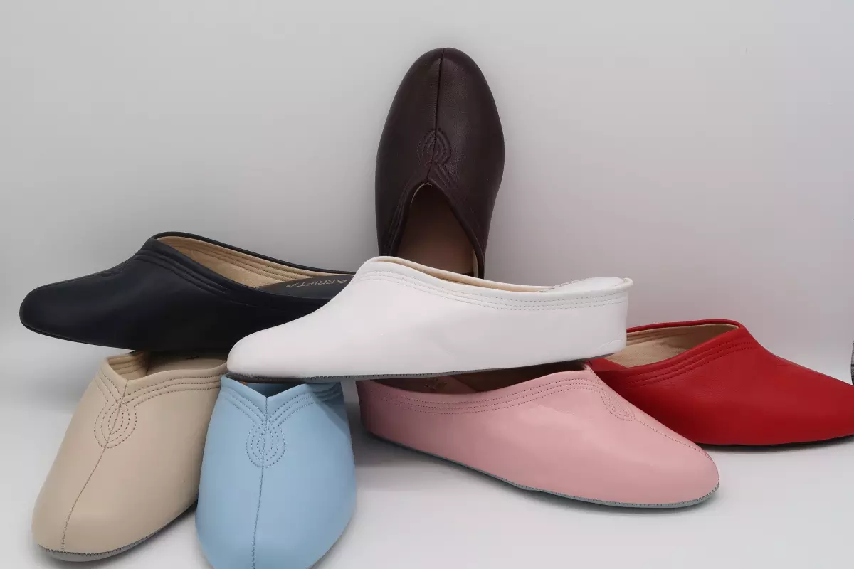 Zapatilla destalonada de piel cuña alta 50 blanco azul marino burdeos rosa beige rojo