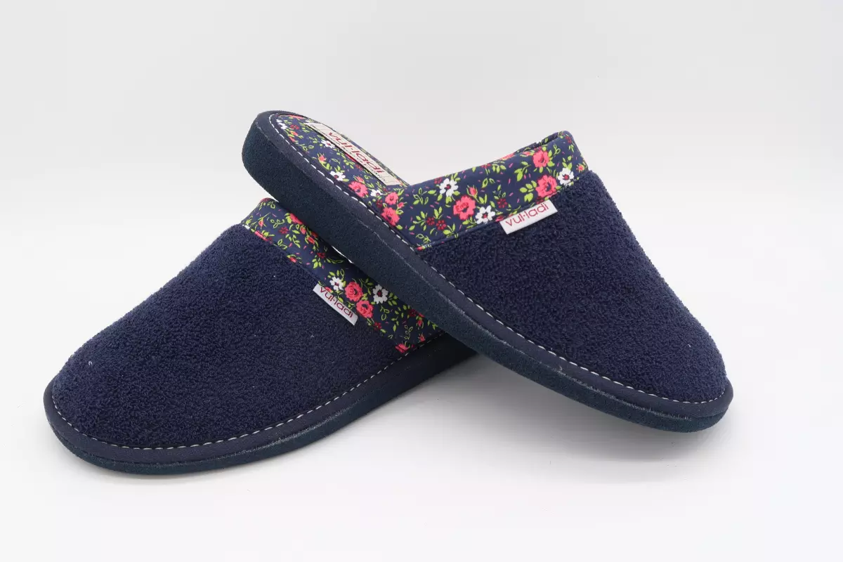 Zapatilla felpa destalonada con suela ultraligera | 25 